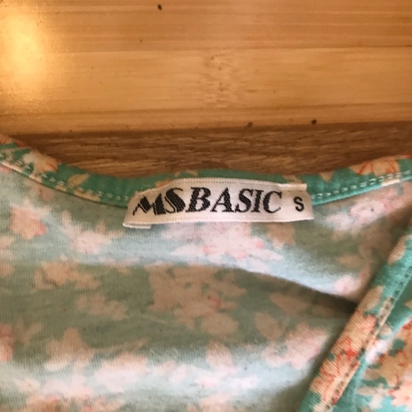 (Must bundle items $10 or less) Floral A line dress - Picture 5 of 6